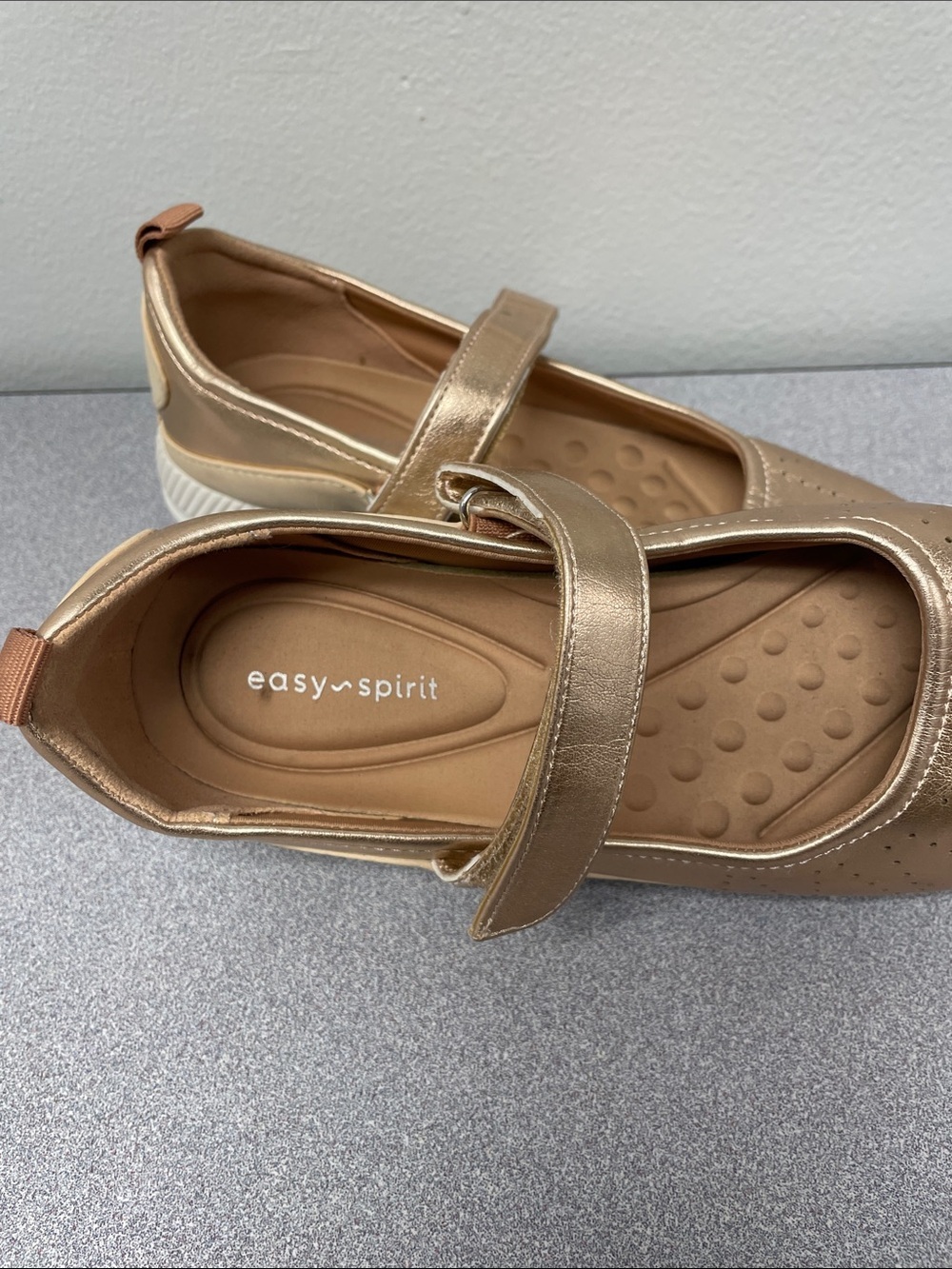 Easy Spirit Copper Color Metallic Mary Jane Flats size 6 - Picture 2 of 7